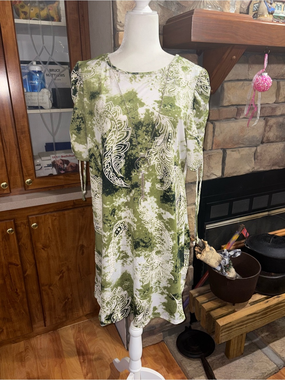 Tiffany & Grey size X-Large green & white paisley floral pattern dress EUC